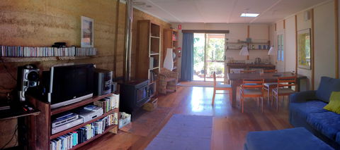 Windrose Bed And Breakfast - Mackay Tourism 1