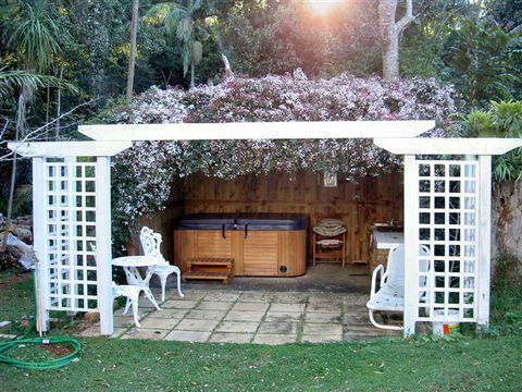 Curtis Falls Mountain Retreat - Mackay Tourism 2