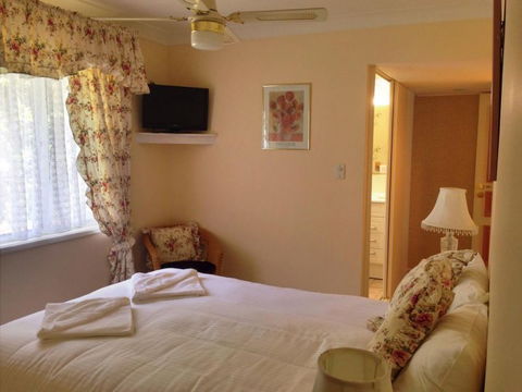 Curtis Falls Mountain Retreat - Mackay Tourism 6