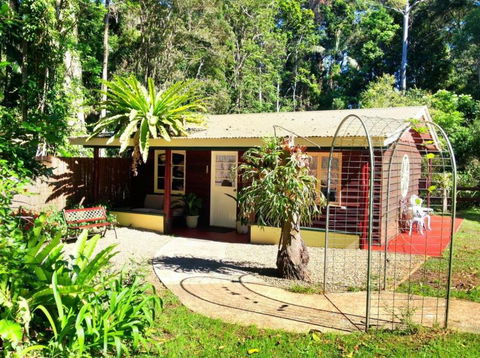 Curtis Falls Mountain Retreat - Mackay Tourism 7