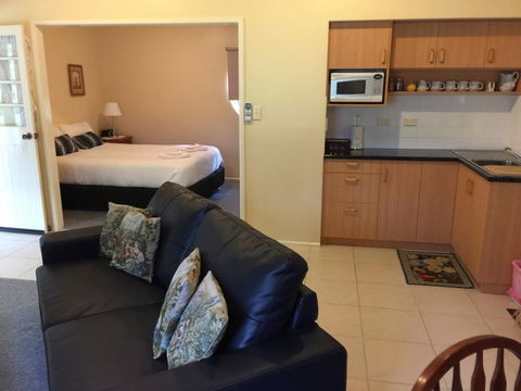 Curtis Falls Mountain Retreat - Mackay Tourism 9