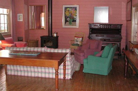The Old School Country Retreat - Mackay Tourism 1