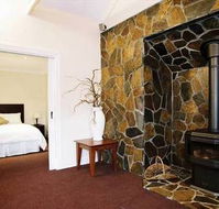 Lakes Entrance Waverley House Cottages - Mackay Tourism