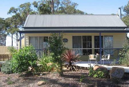Lakes Entrance Waverley House Cottages - Mackay Tourism 1
