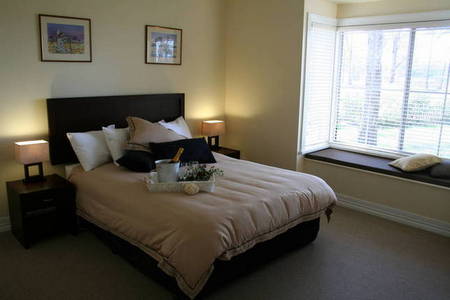 Lakes Entrance Waverley House Cottages - Mackay Tourism 2