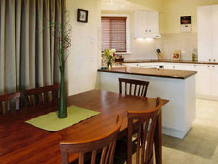 Lakes Entrance Waverley House Cottages - Mackay Tourism 3