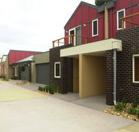 The Lakes Apartments - Mackay Tourism