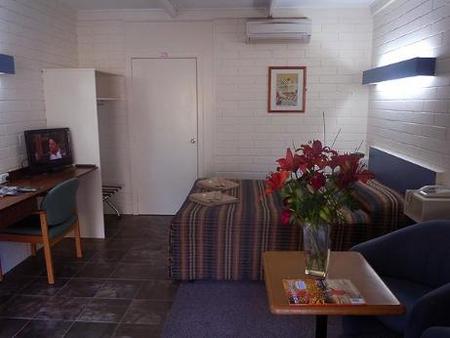 Central Highlands Motor Inn - Mackay Tourism 1