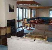 Trackers Mountain Lodge - Mackay Tourism