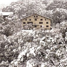 Trackers Mountain Lodge - Mackay Tourism 1