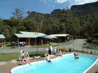 Halls Gap Log Cabins - Mackay Tourism 3