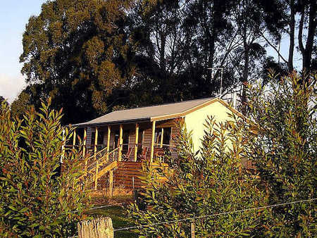 Birchwood Retreat Country Cottages - Mackay Tourism 0