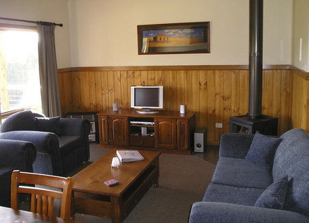 Birchwood Retreat Country Cottages - Mackay Tourism 5