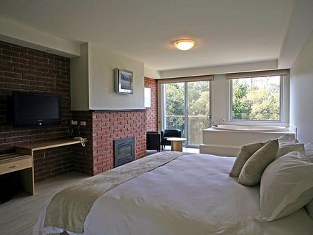 Macedon Spa Hotel - Mackay Tourism 2
