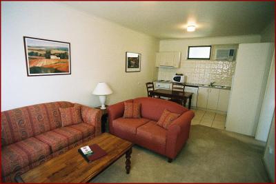 Ballarat Colonial Motor Inn - Mackay Tourism 3