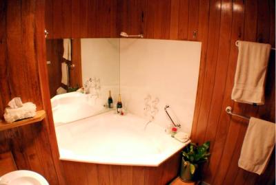 Waratah Park Country House - Mackay Tourism 3
