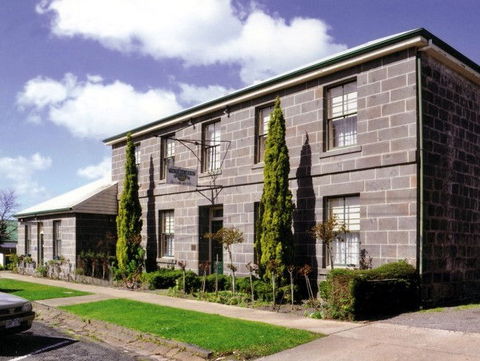 Victoria House Portland - Mackay Tourism 0