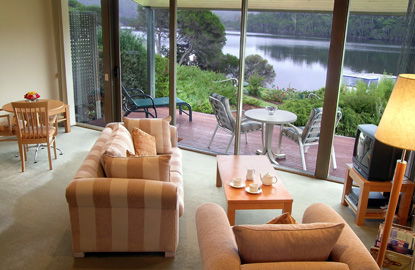 Gipsy Point Lakeside Boutique Resort - Mackay Tourism 3