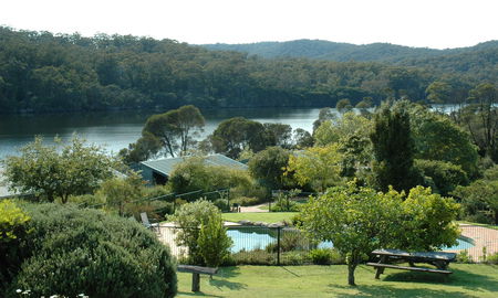 Gipsy Point Lakeside Boutique Resort - Mackay Tourism 4