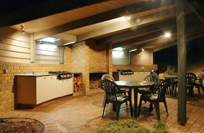 Gipsy Point Lakeside Boutique Resort - Mackay Tourism 7
