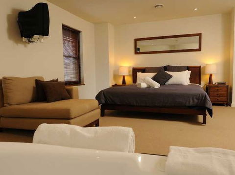 Sackville Apt No 1 - Mackay Tourism 1