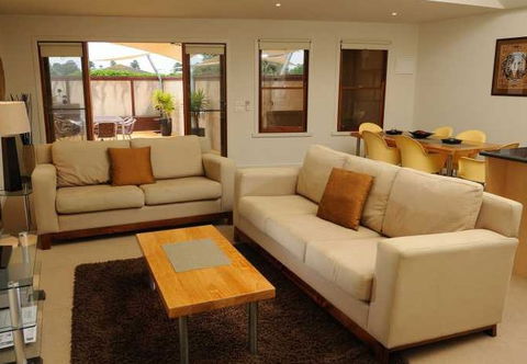 Sackville Apt No 1 - Mackay Tourism 2
