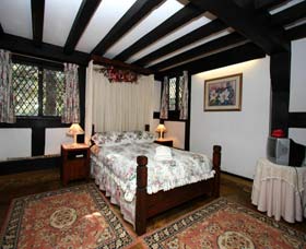 Anne Hathaways Cottage - Mackay Tourism 0