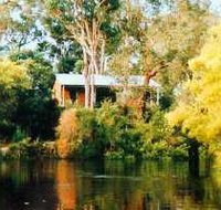 Che Sara Sara Chalets - Mackay Tourism