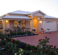 Sussex on Willis Cove Bed and Breakfast - Mackay Tourism