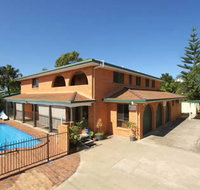 Airlie Court Holiday Apartments - Mackay Tourism