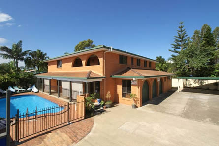 Airlie Court Holiday Apartments - Mackay Tourism 0