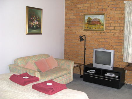 Airlie Court Holiday Apartments - Mackay Tourism 1