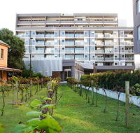 Honeysuckle Executive Apartments - Mackay Tourism