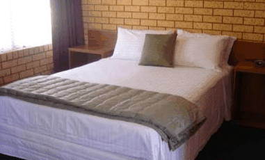 Lake Mulwala Hotel Motel - Mackay Tourism 1