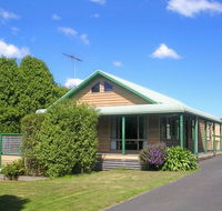 Black Dolphin Seaside Cottage - Mackay Tourism