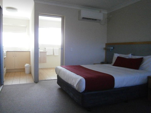 George Bass Motor Inn - Mackay Tourism 1