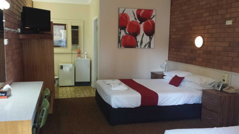 AA Hilldrop Motor Inn - Mackay Tourism 3