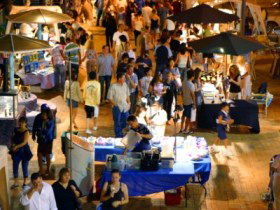 Surfers Paradise Beachfront Markets - Mackay Tourism 0