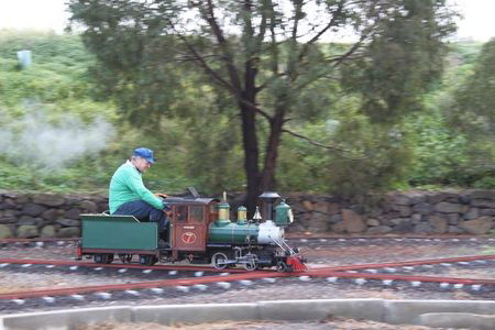 Altona Miniture Railway - Mackay Tourism 2