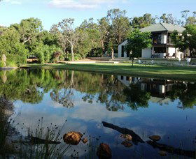 Lake House Gallery - Mackay Tourism 0