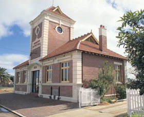 Merredin Town Hall - Mackay Tourism 0