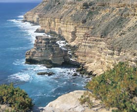 Island Rock And Natural Bridge - Mackay Tourism 0