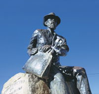 Paddy Hannans Statue - Mackay Tourism