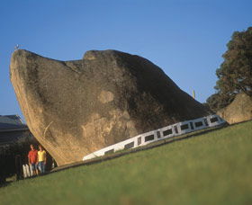 Dog Rock - Mackay Tourism 0
