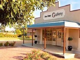 Peter Franz Fine Art Gallery - Mackay Tourism 0
