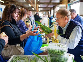 Mount Pleasant Farmers Market - Mackay Tourism 0