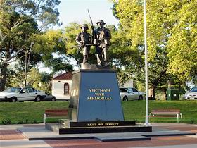 Vietnam War Memorial - Mackay Tourism 0