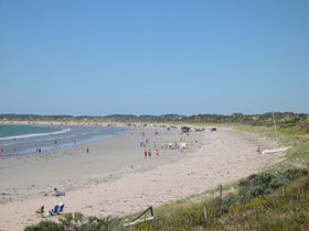 Long Beach At Robe - Mackay Tourism 0
