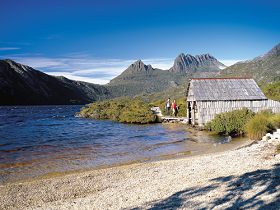 Dove Lake Circuit - Mackay Tourism 0