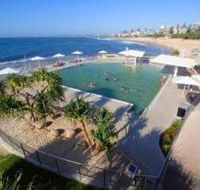 Kings Beach - Beachfront Salt Water Pool - Mackay Tourism
